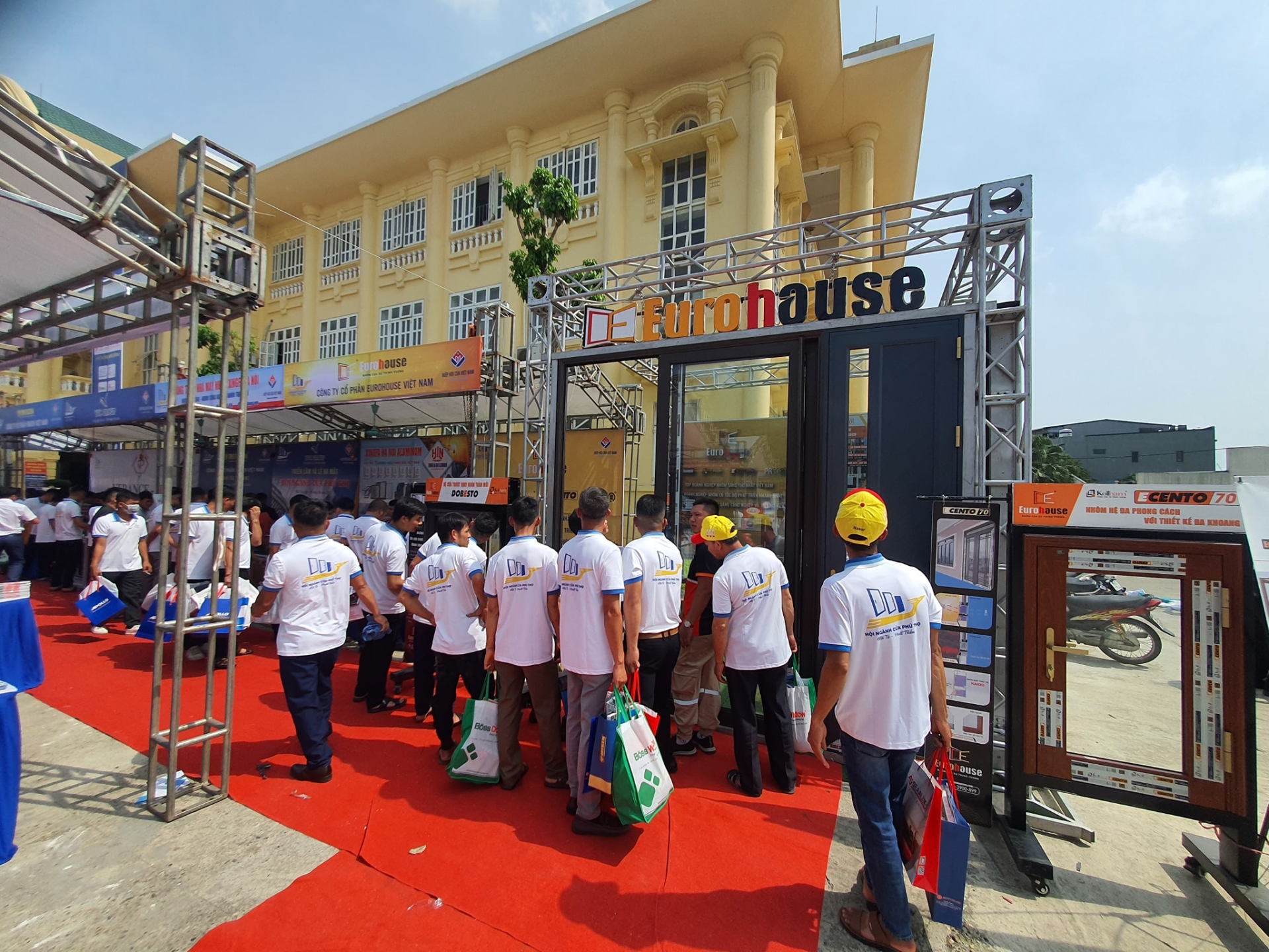 Eurohouse Tại Triển Lãm Và Lễ Ra Mắt Hội Nghành Cửa Phú Thọ