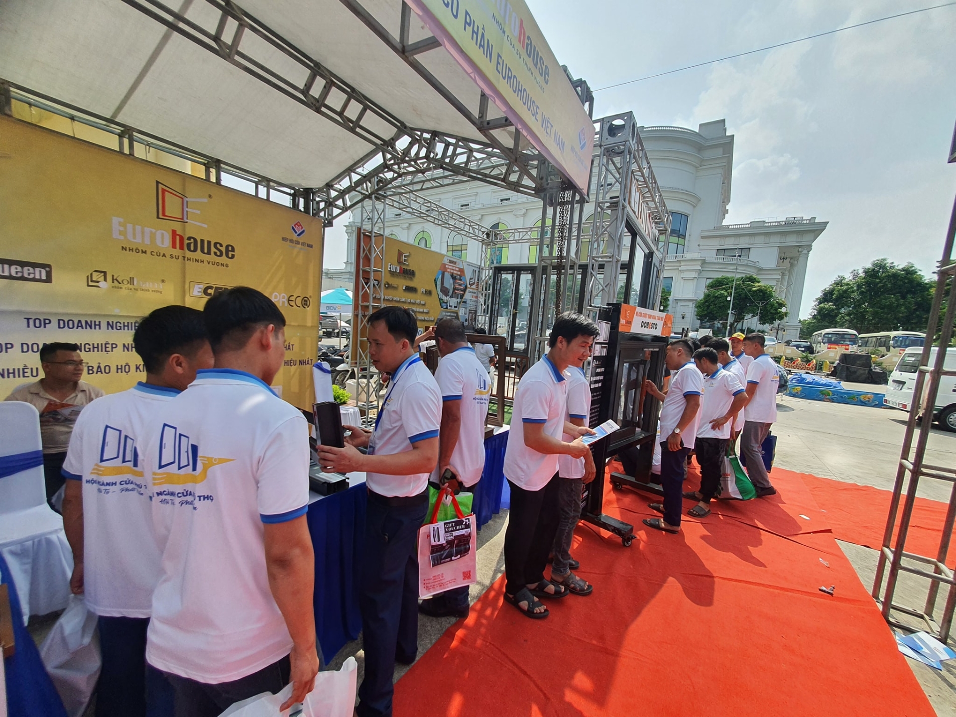 Eurohouse Tại Triển Lãm Và Lễ Ra Mắt Hội Nghành Cửa Phú Thọ