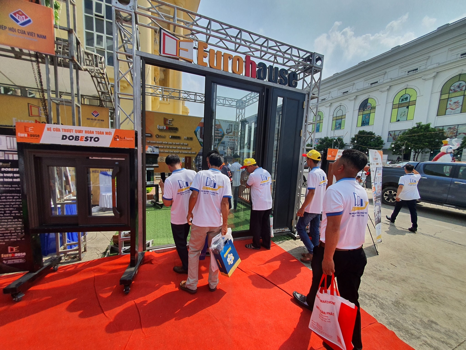 Eurohouse Tại Triển Lãm Và Lễ Ra Mắt Hội Nghành Cửa Phú Thọ