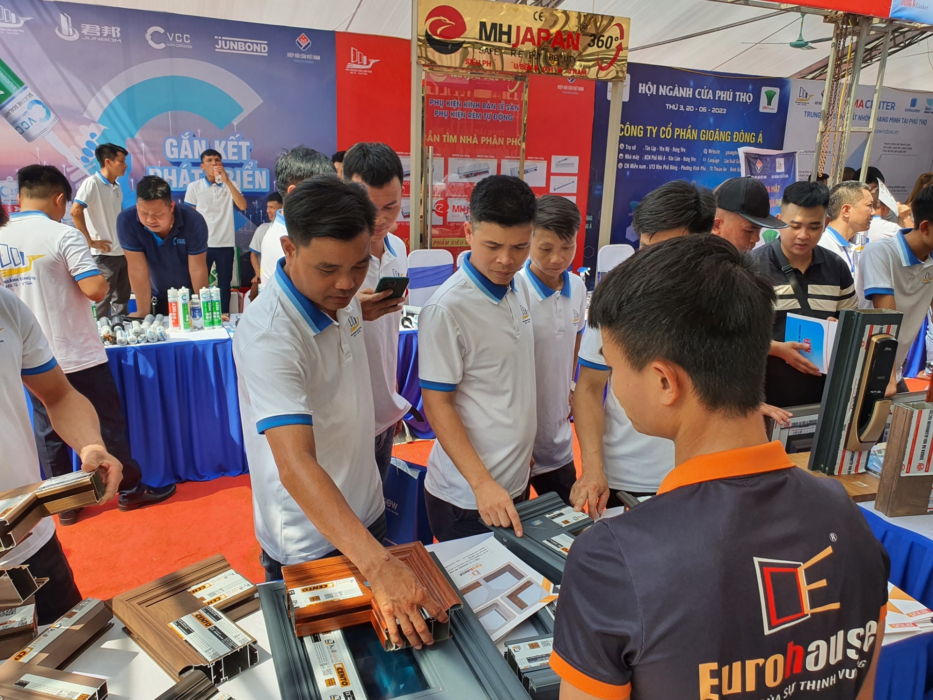 Eurohouse Tại Triển Lãm Và Lễ Ra Mắt Hội Nghành Cửa Phú Thọ