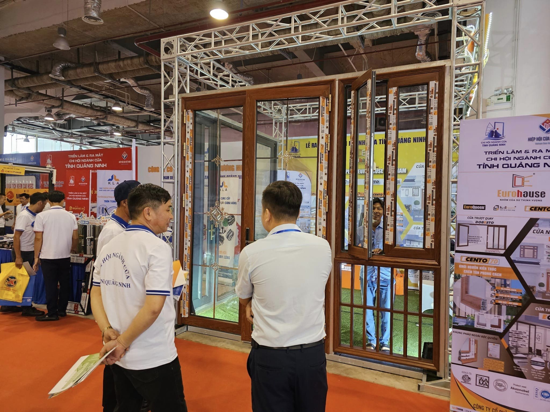 Gian hàng EURROHOUSE tại Triển lãm và lễ ra mắt chi hội ngành cửa tỉnh Quảng Ninh.