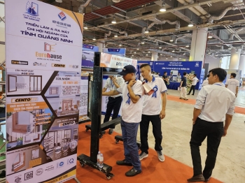 Gian hàng EURROHOUSE tại Triển lãm và lễ ra mắt chi hội ngành cửa tỉnh Quảng Ninh.
