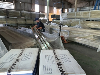 Tập Đoàn Sơn AKZONOBEL và nhà cung cấp hóa chất KOSAN làm việc tại Nhà Máy Nhôm EUROHOUSE